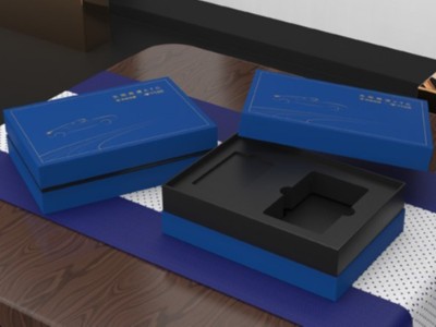 在禮品包裝盒定制中，內(nèi)托的品質(zhì)也是不能忽視的