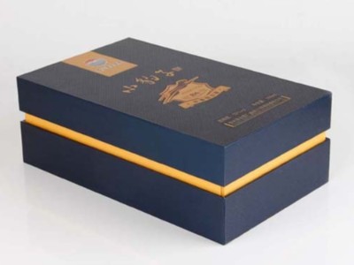 包裝盒定做廠家為您分析，為什么酒盒包裝覆膜后會出現(xiàn)顏色色差？